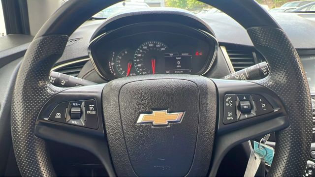 Vehicle image 15 of 34