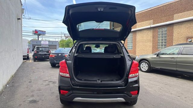 Vehicle image 9 of 34