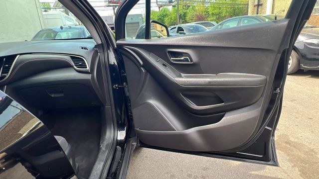 Vehicle image 29 of 34