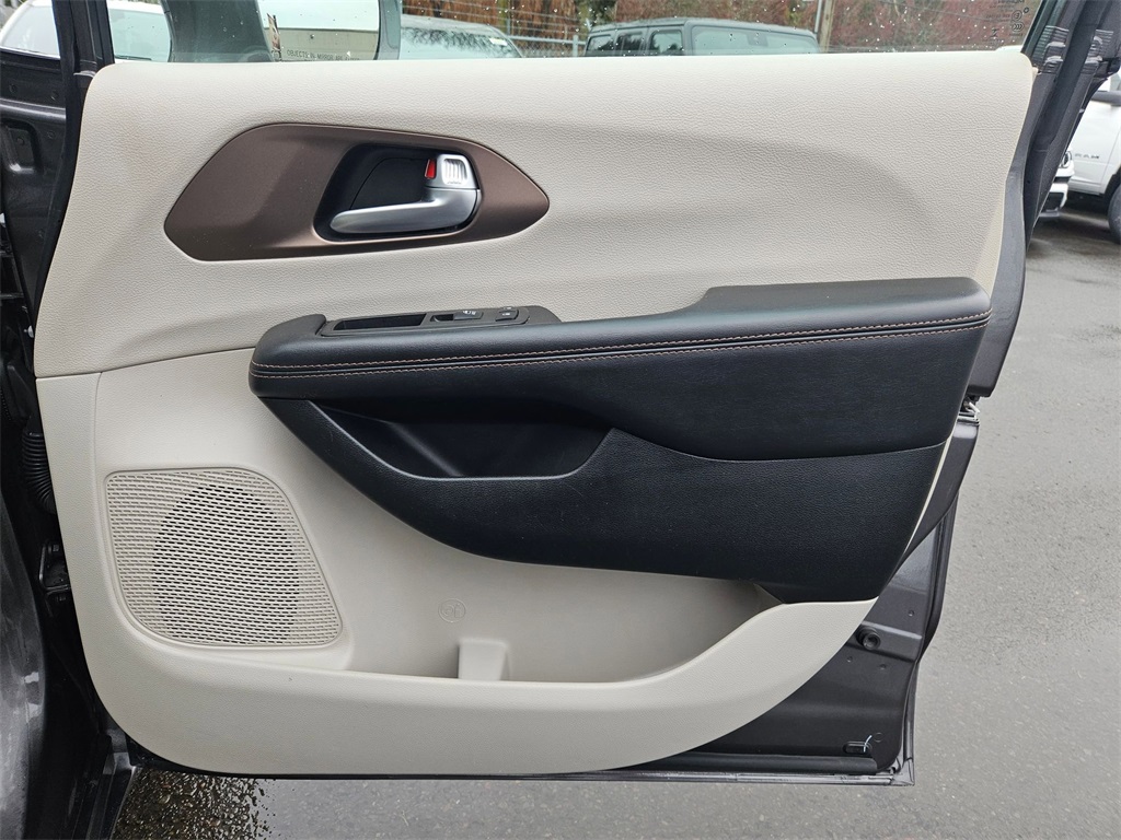 Vehicle image 18 of 36