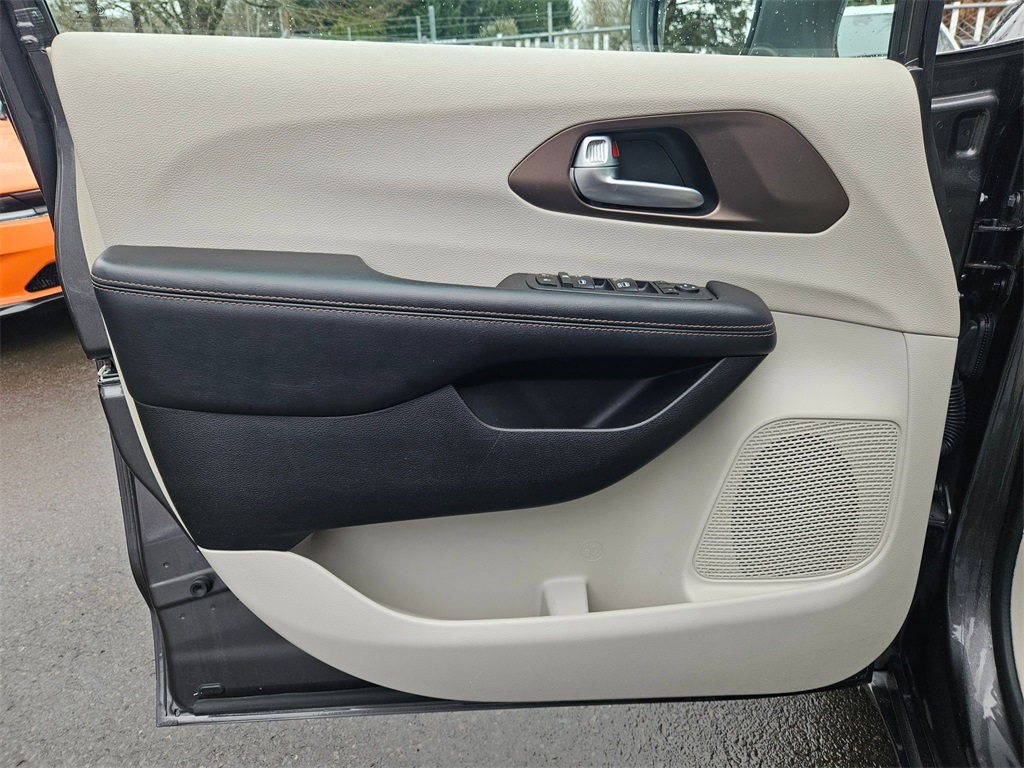 Vehicle image 11 of 36