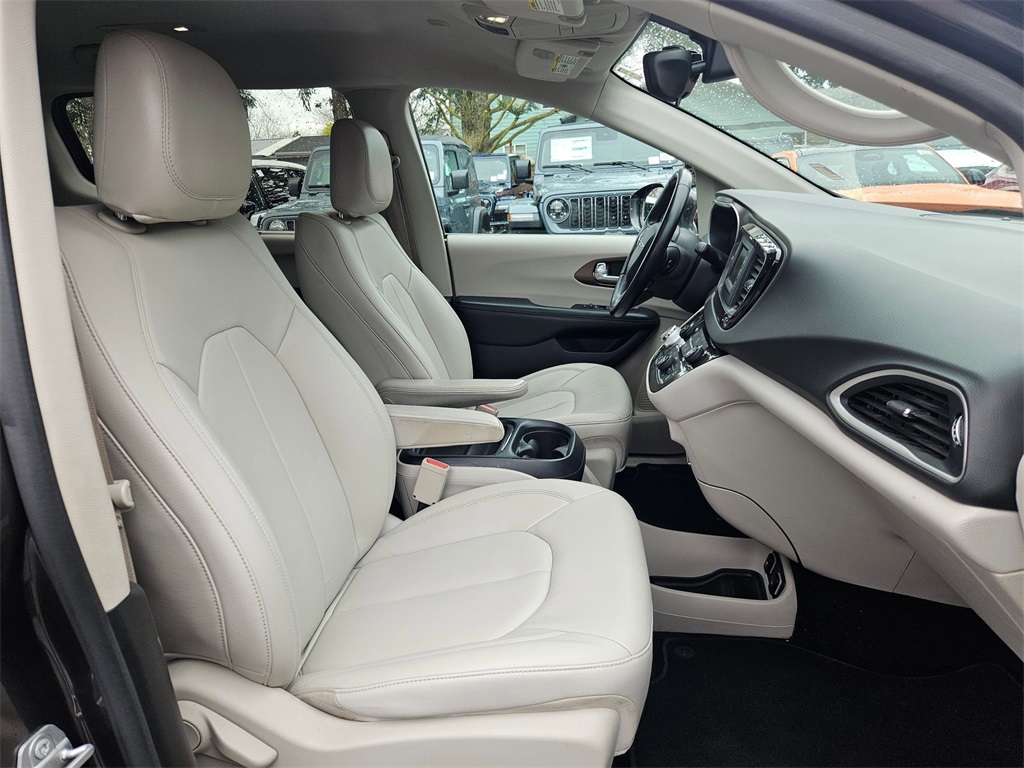 Vehicle image 19 of 36