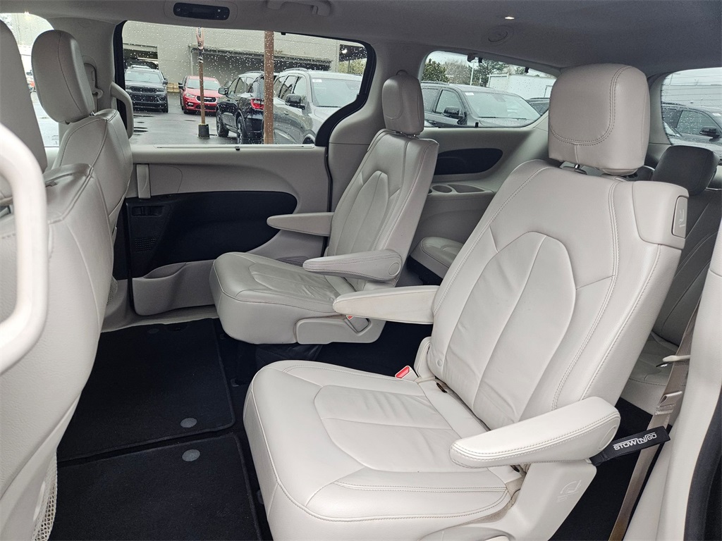 Vehicle image 14 of 36
