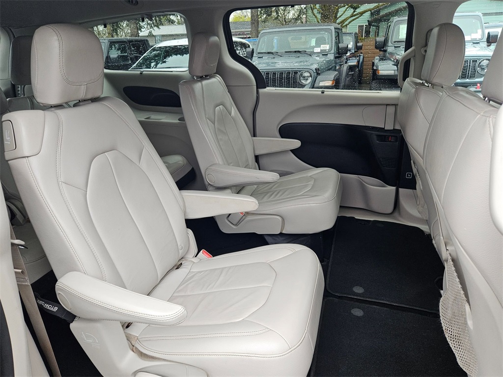 Vehicle image 17 of 36