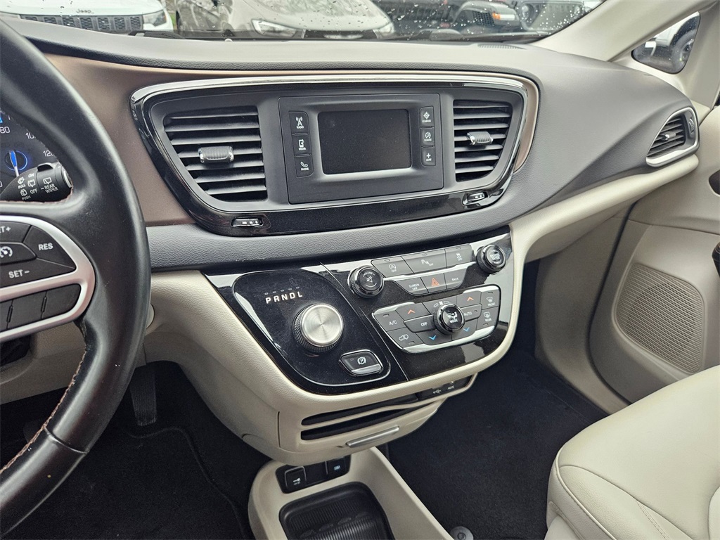 Vehicle image 22 of 36