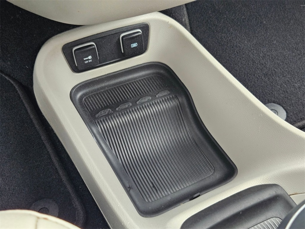 Vehicle image 33 of 36