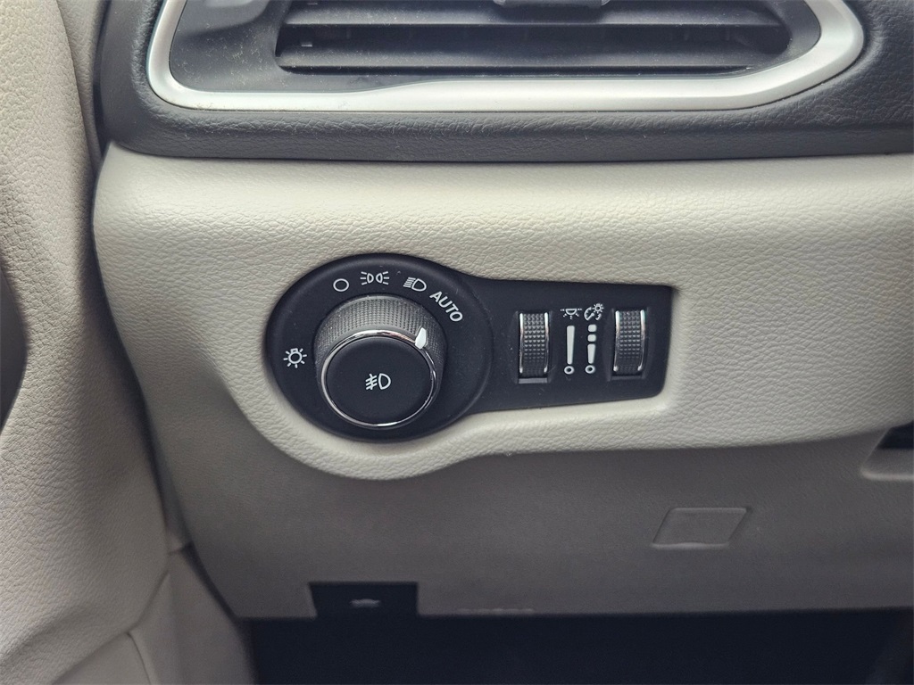 Vehicle image 21 of 36
