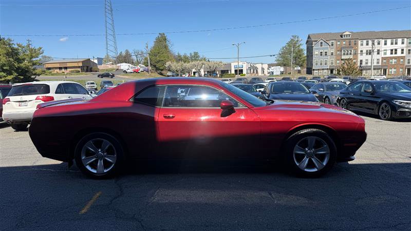 2017 Dodge Challenger SXT Image 3 of 22