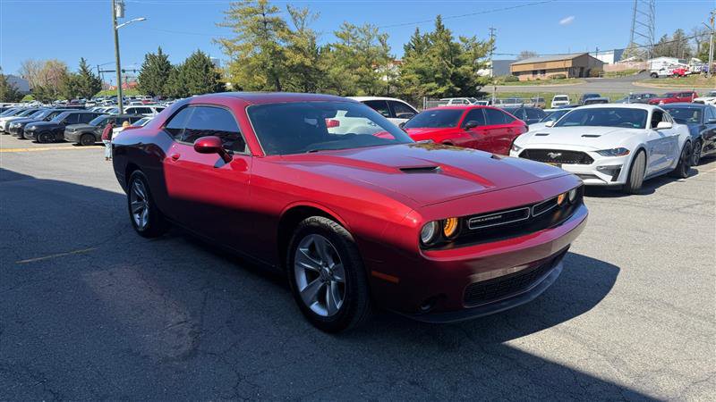 2017 Dodge Challenger SXT Image 2 of 22