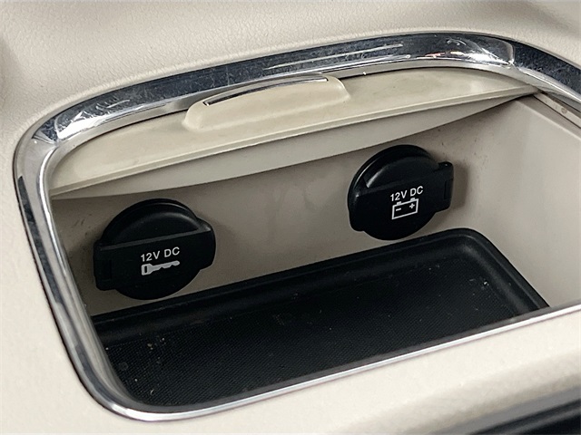 Vehicle image 14 of 28