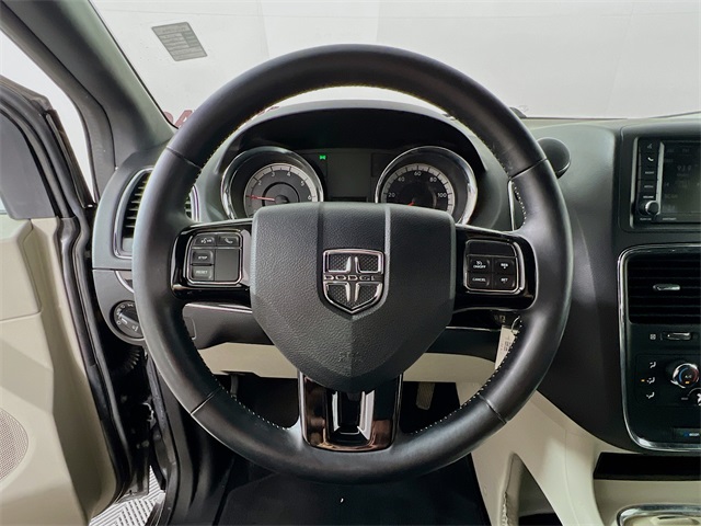 Vehicle image 7 of 28