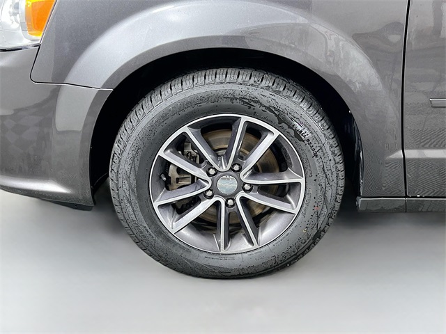 Vehicle image 21 of 28