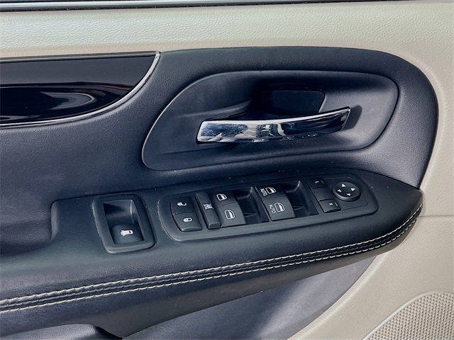 Vehicle image 4 of 28