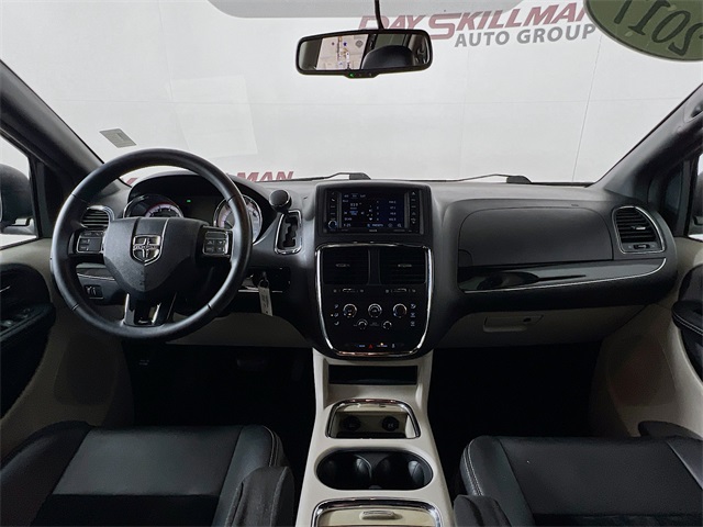 Vehicle image 17 of 28