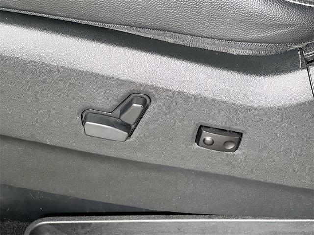 Vehicle image 6 of 28