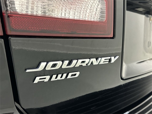 Vehicle image 33 of 36