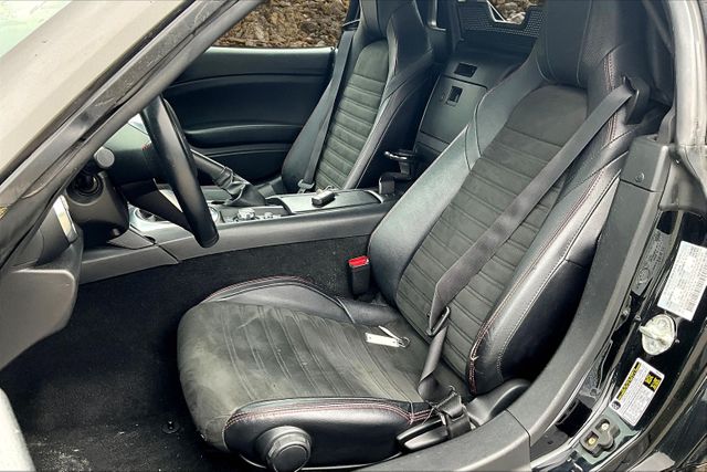 Vehicle image 21 of 27