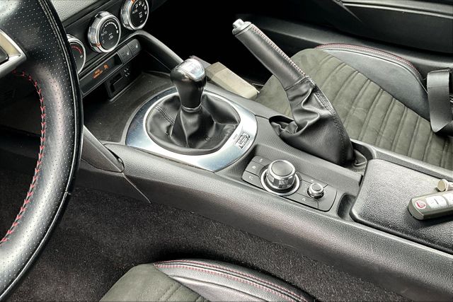 Vehicle image 13 of 27