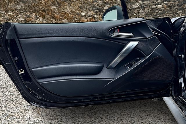 Vehicle image 19 of 27