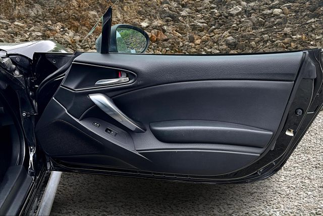 Vehicle image 20 of 27