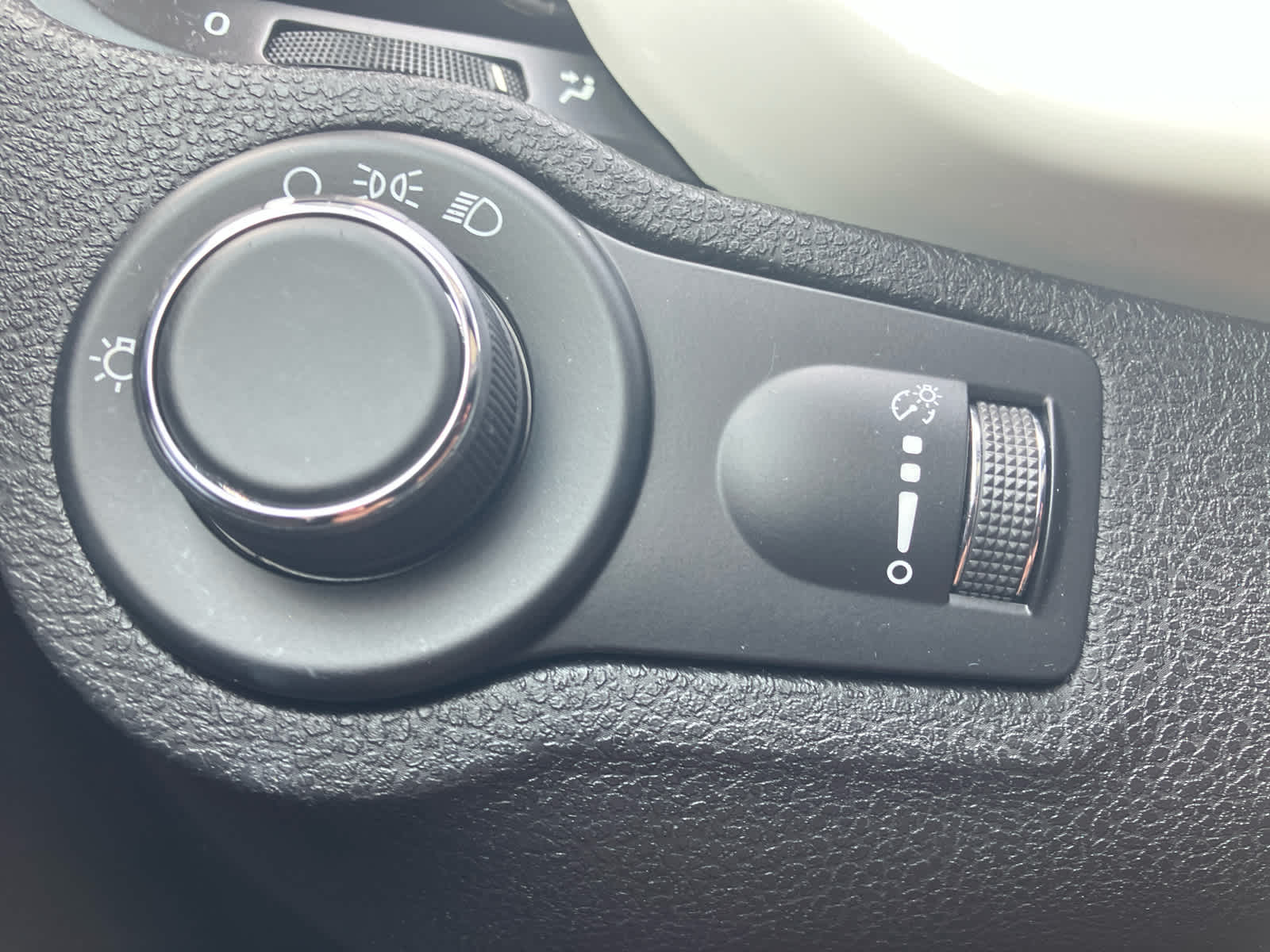 Vehicle image 14 of 34