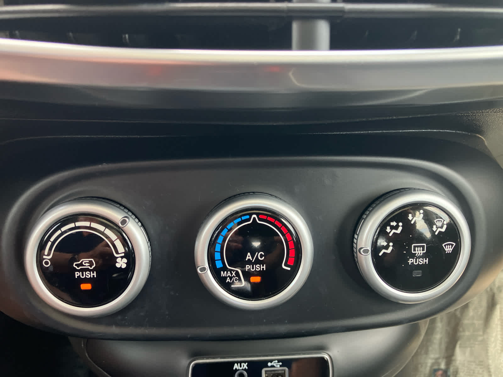 Vehicle image 26 of 34
