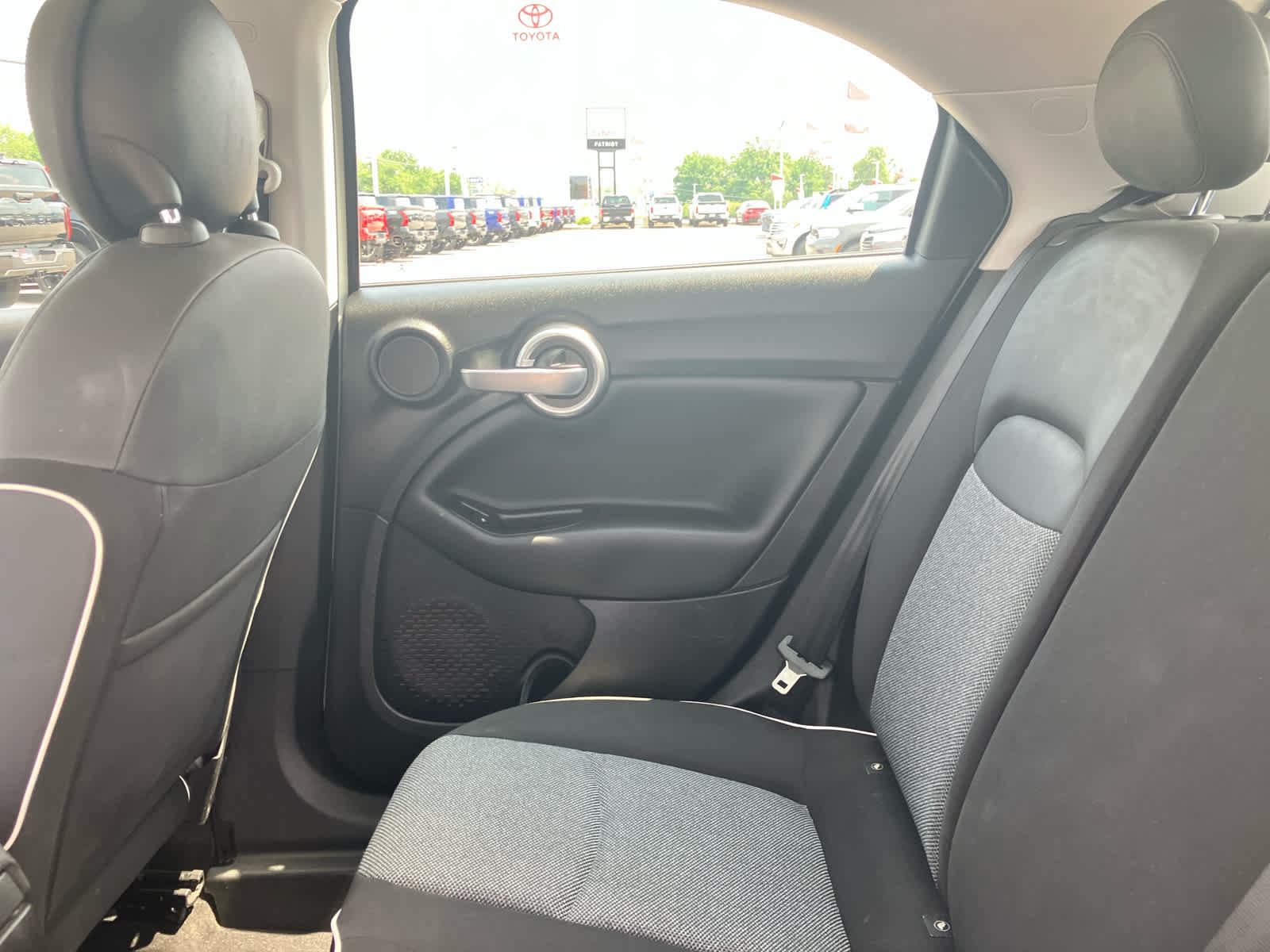 Vehicle image 33 of 34