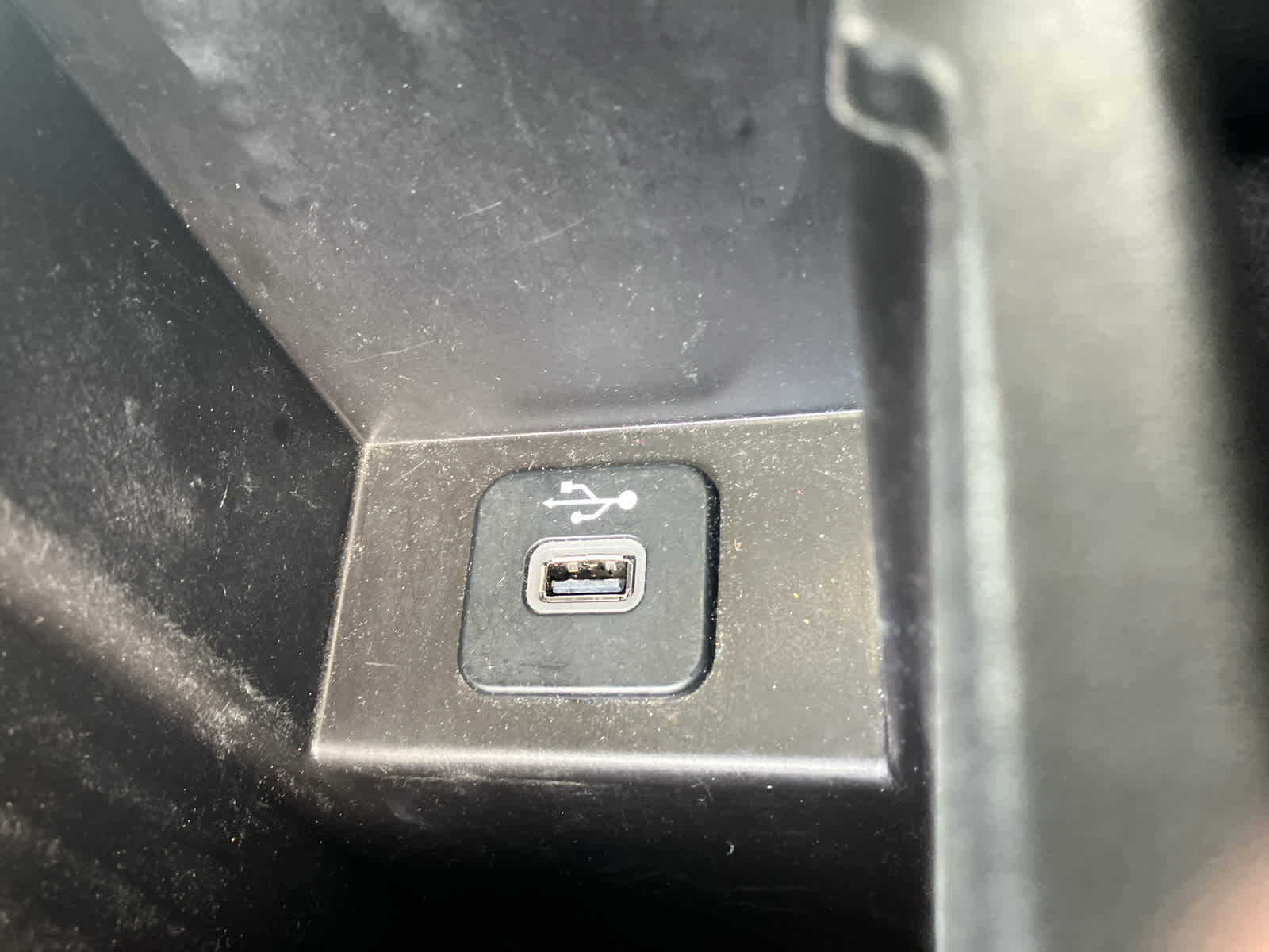 Vehicle image 31 of 34