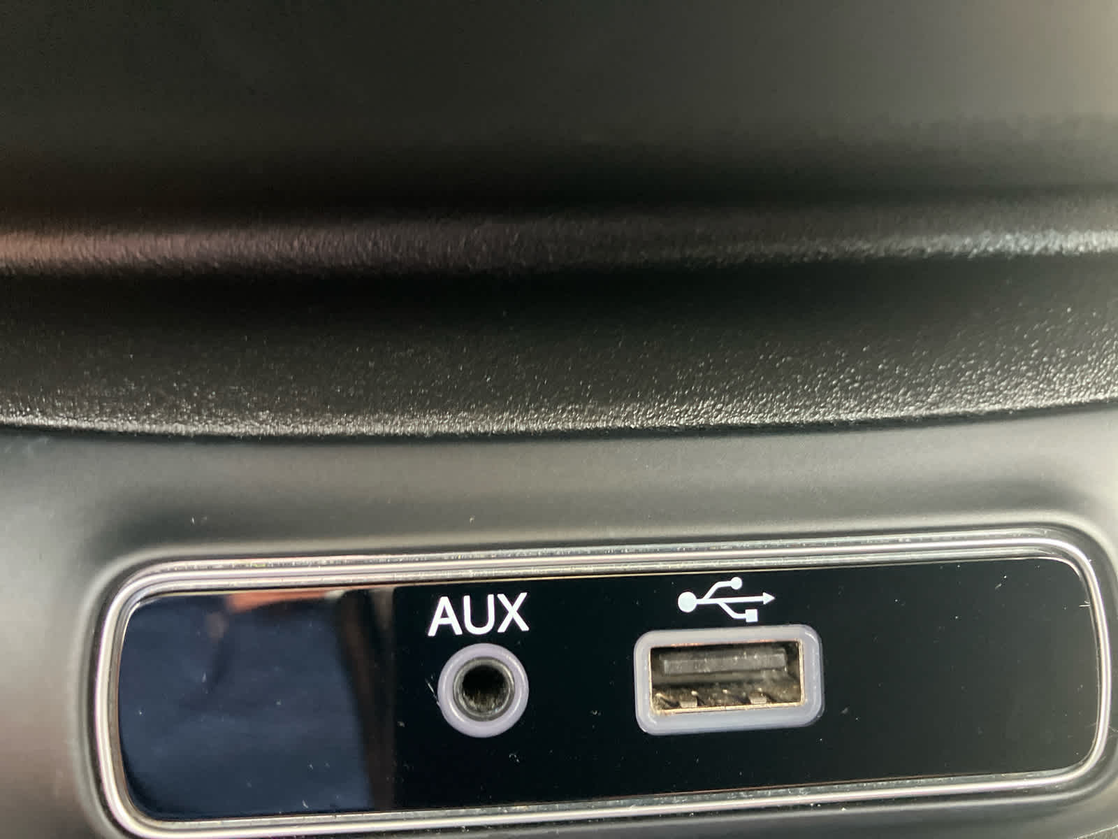 Vehicle image 27 of 34