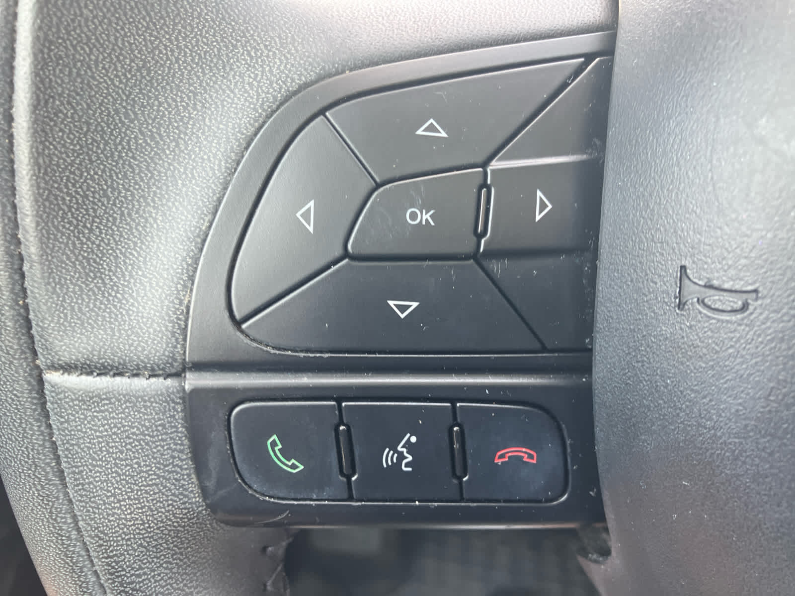 Vehicle image 17 of 34