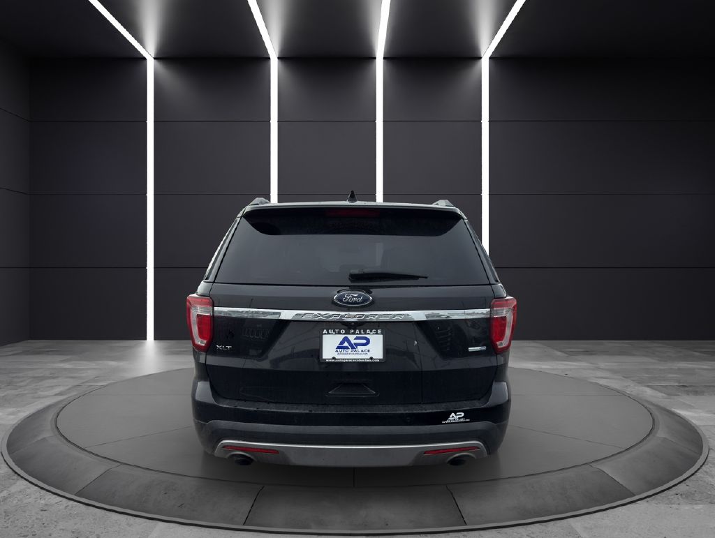 Vehicle image 10 of 21