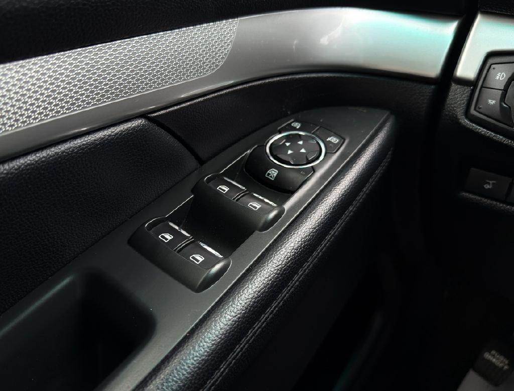 Vehicle image 11 of 21