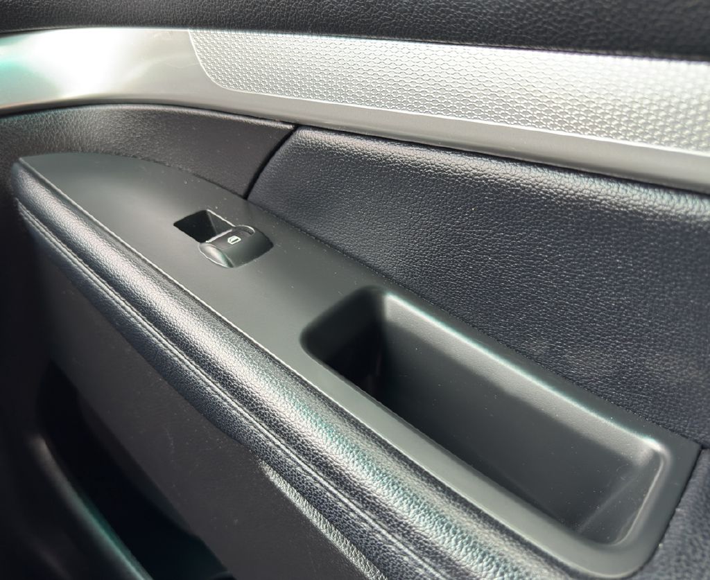 Vehicle image 14 of 21