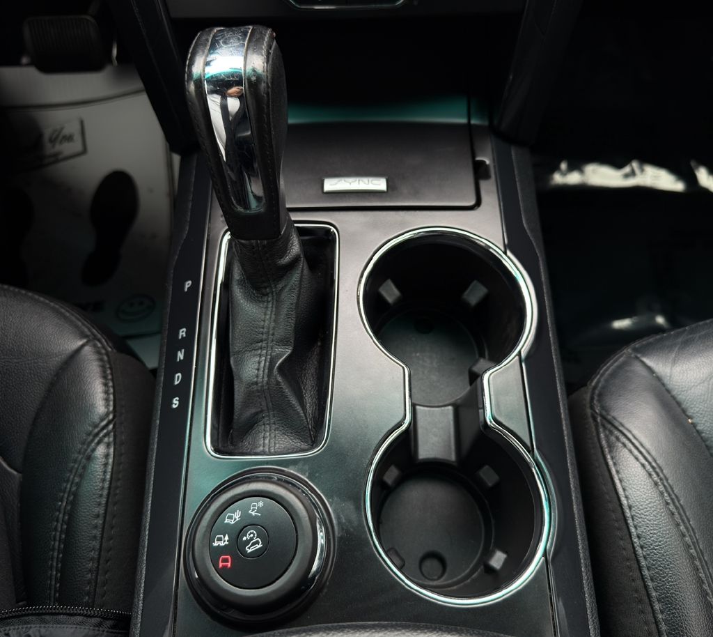 Vehicle image 18 of 21