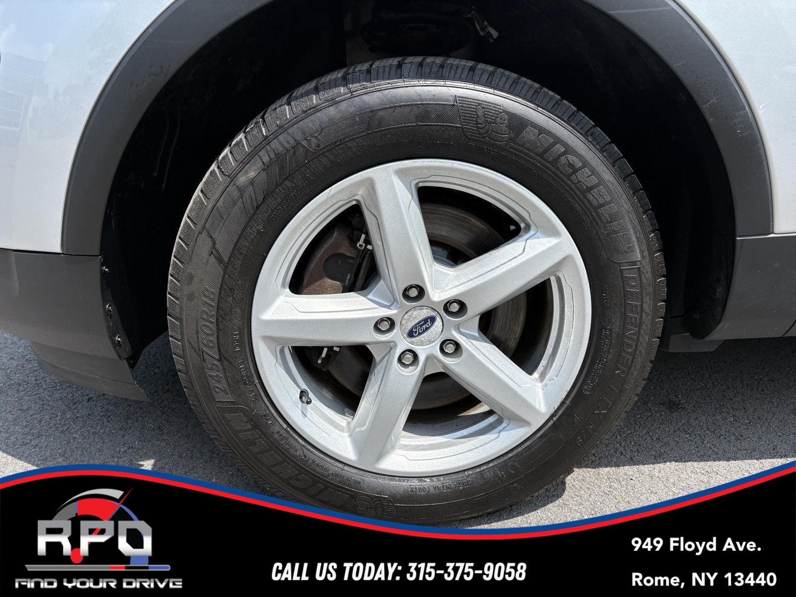 Vehicle image 10 of 21