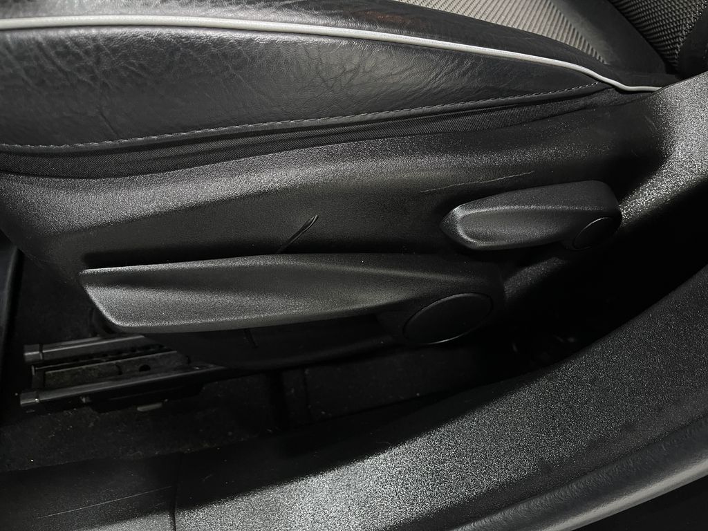 Vehicle image 30 of 34
