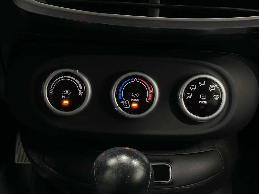 Vehicle image 31 of 34