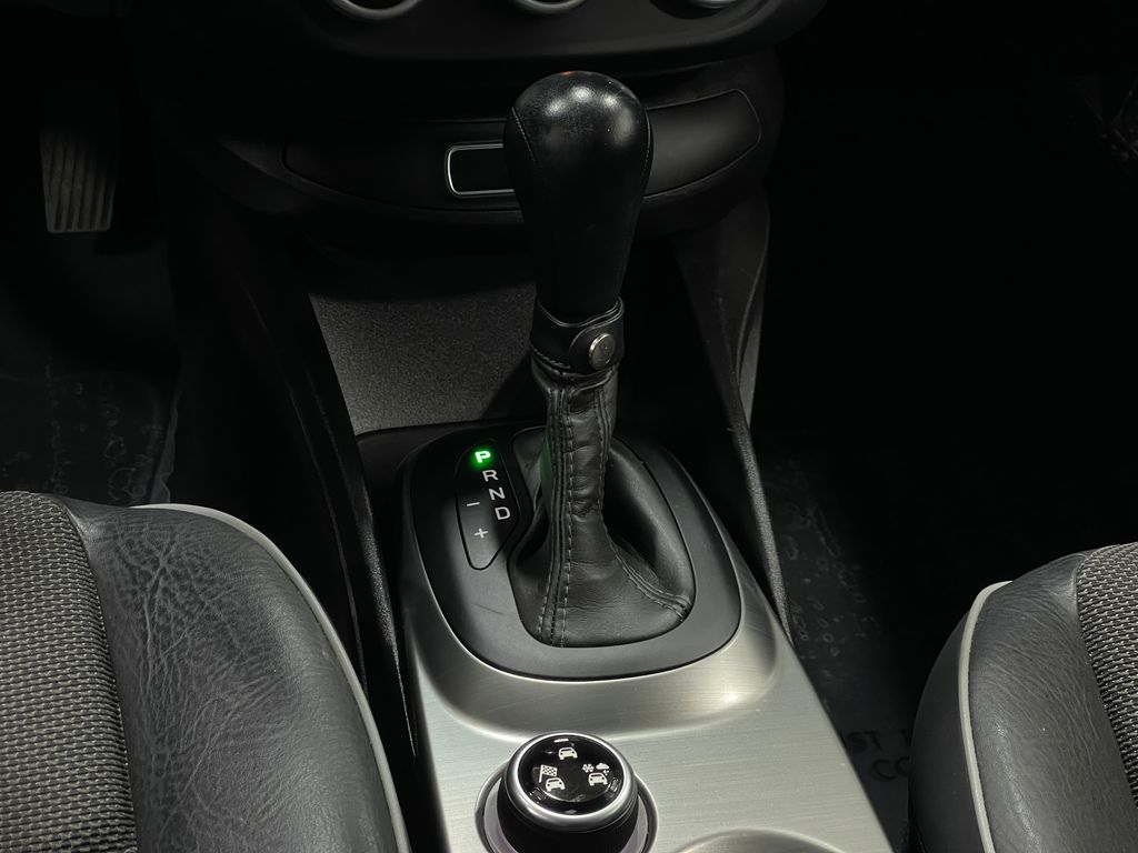 Vehicle image 23 of 34
