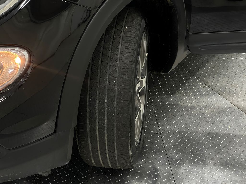 Vehicle image 28 of 34