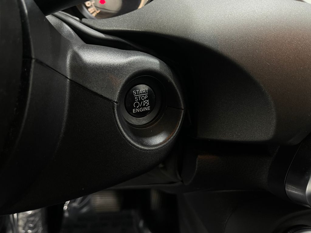 Vehicle image 32 of 34
