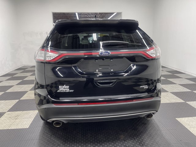 Vehicle image 8 of 33