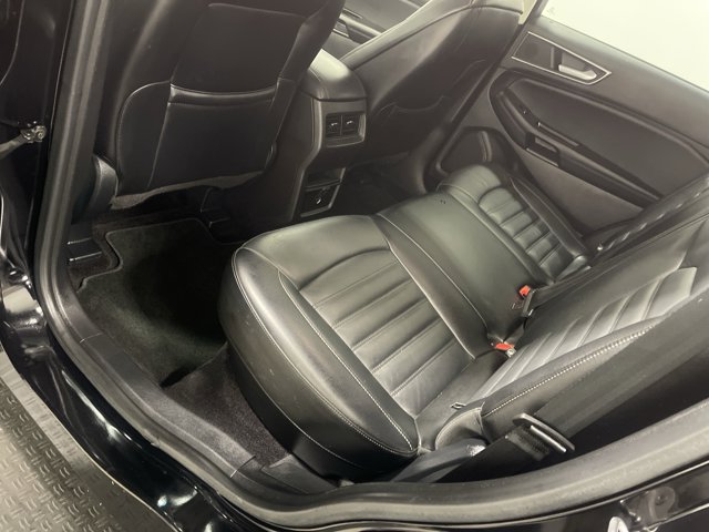 Vehicle image 20 of 33