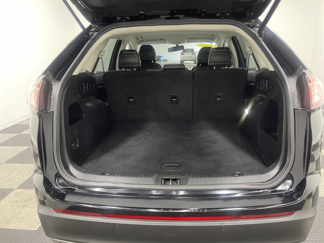 Vehicle image 21 of 33