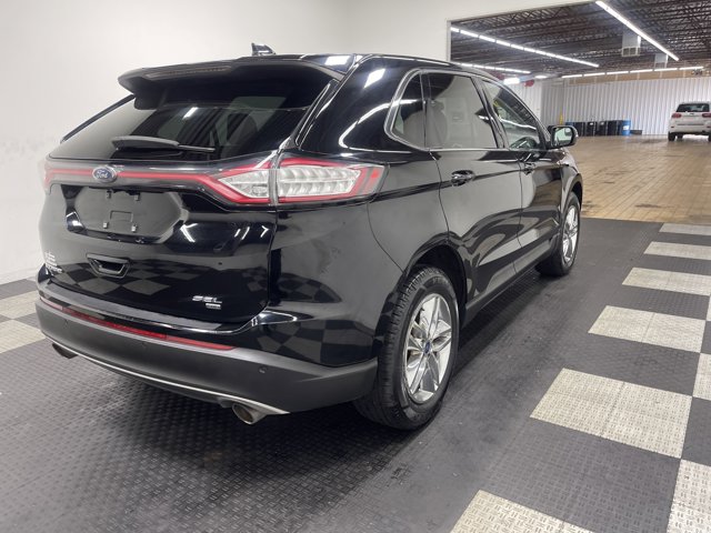 Vehicle image 7 of 33