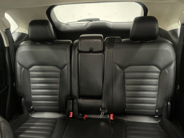 Vehicle image 17 of 33