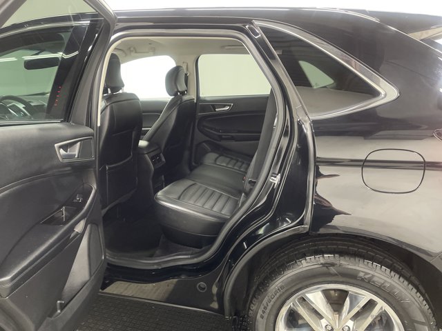 Vehicle image 18 of 33