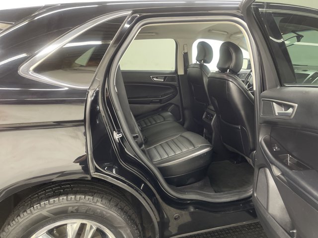 Vehicle image 24 of 33