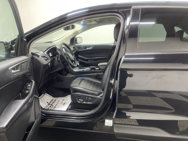 Vehicle image 15 of 33