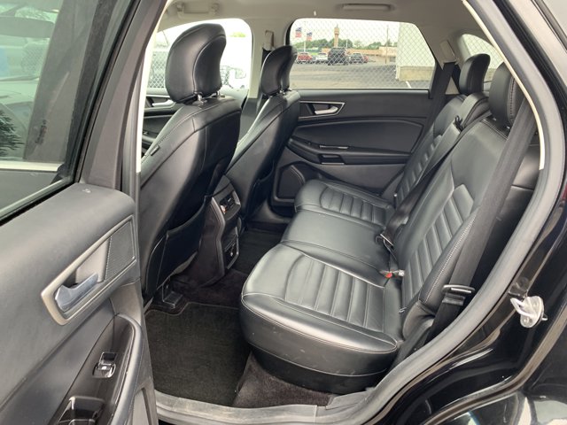 Vehicle image 14 of 33