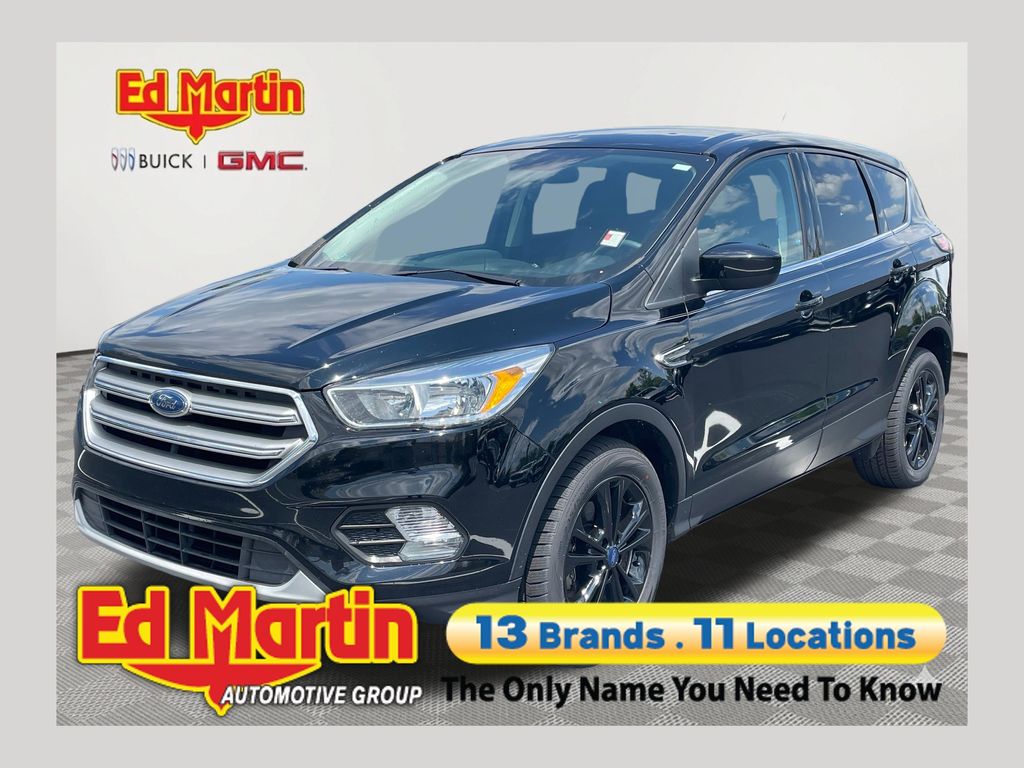 2017 Ford Escape SE Image 2 of 34